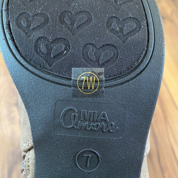 Mia Amore Londa Perforated Chelsea Bootie - Wide Width - Picture 4 of 5